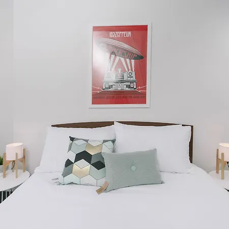 Towny Downtown Haven - 2 Bedrooms
